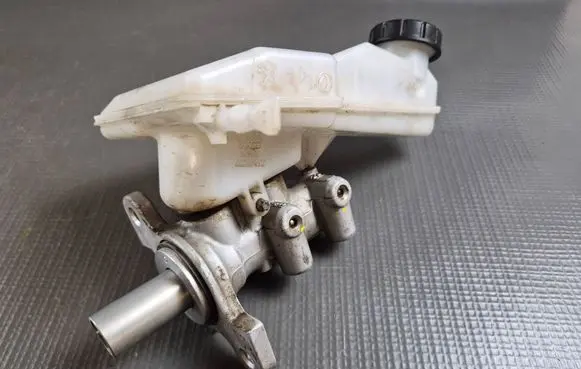 Peugeot 208 II Master brake cylinder A005P990 10220C097501 3C9G6111