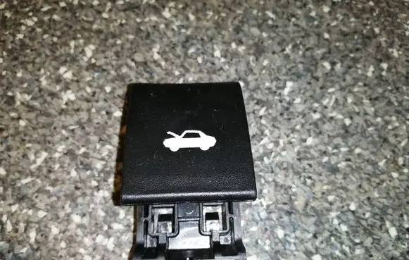 Fiat 500X Engine bonnet (hood) release handle