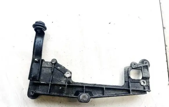Volkswagen PASSAT B6 Engine mounting bracket 03g131159