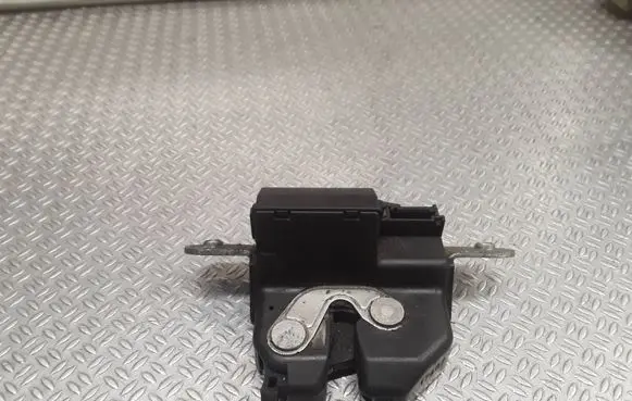 Opel Corsa D Tailgate/trunk/boot lock/catch/latch 55701971