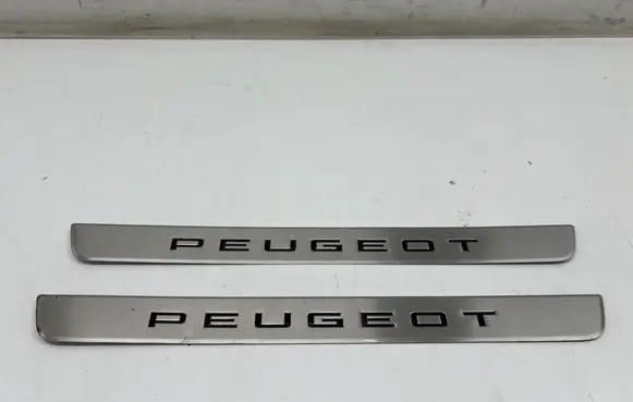 Peugeot 3008 III Front sill trim cover 98397473VV