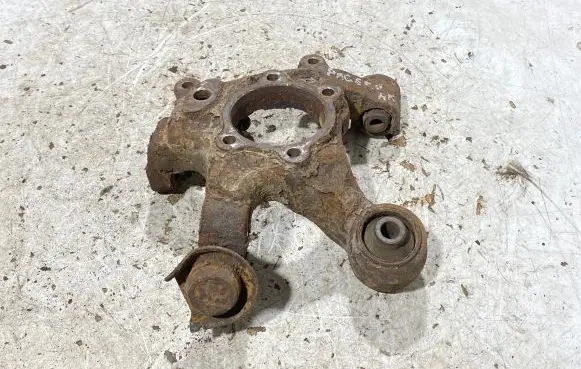 Mitsubishi Pajero Rear wheel hub spindle/knuckle 