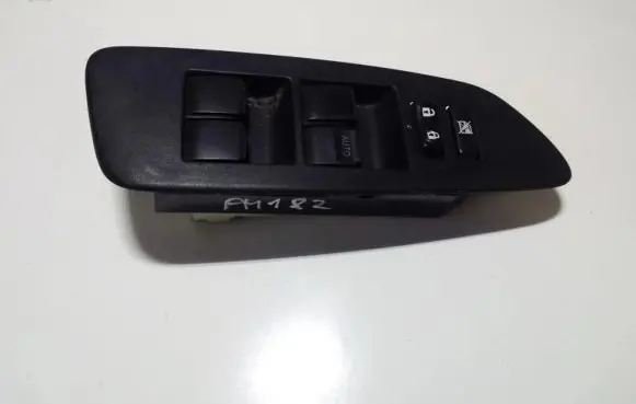 Toyota Auris 150 Electric window control switch 9230b75 923-0b75
