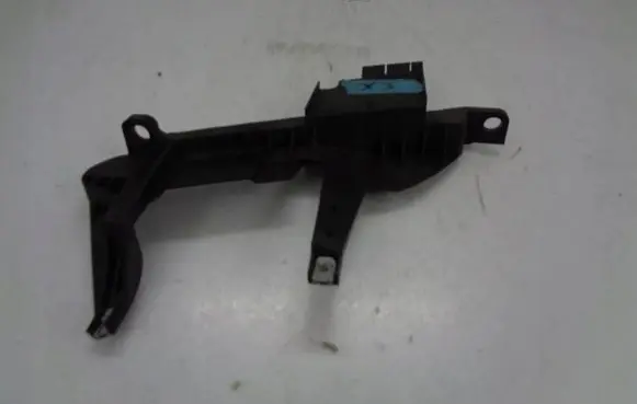BMW X3 E83 Headlight/headlamp mounting bracket 1301073025