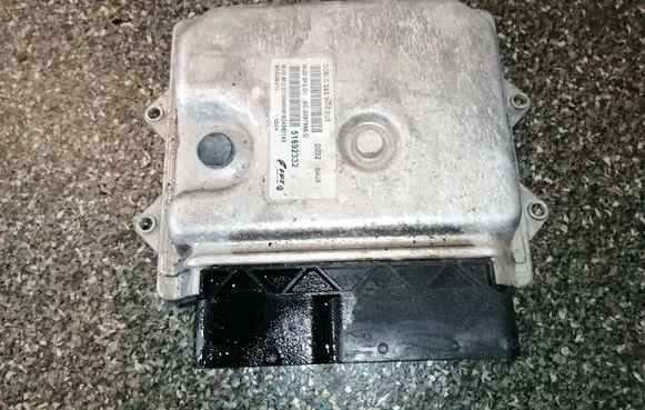 Fiat Doblo Engine control unit/module 51892332