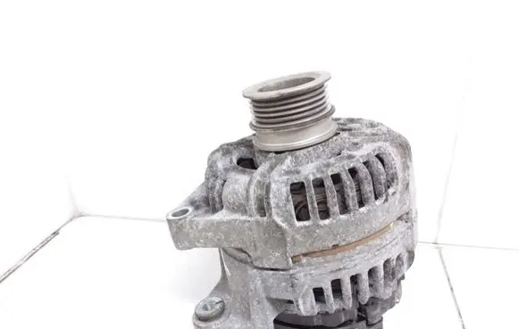 Opel Zafira B Generator/alternator 0124425020 55556067