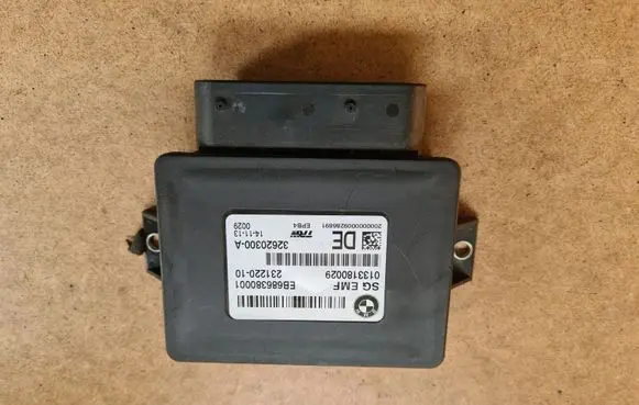 BMW 5 F10 F11 Hand brake control module 6863800