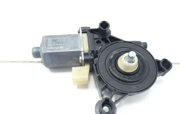 Volkswagen Golf VII Front door window regulator with motor 0130822716