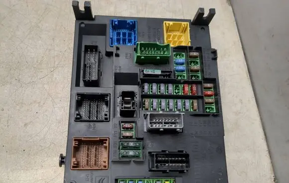 Peugeot 508 Fuse module 9665547580 BSIQ0400 S180121004H