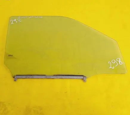 Suzuki Swift I Front door window glass four-door