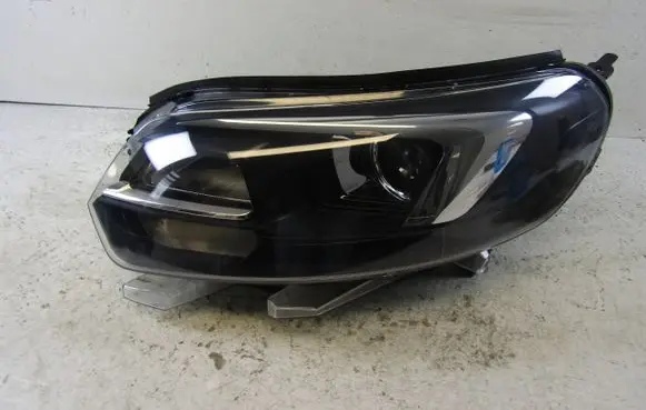 Opel Vivaro Headlight/headlamp 9832837680