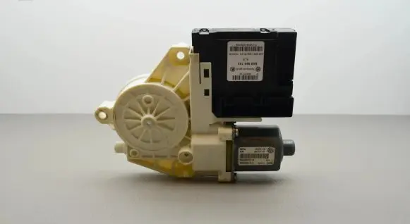 Volkswagen Tiguan Front door window regulator motor 5N0959701D 5K0959793