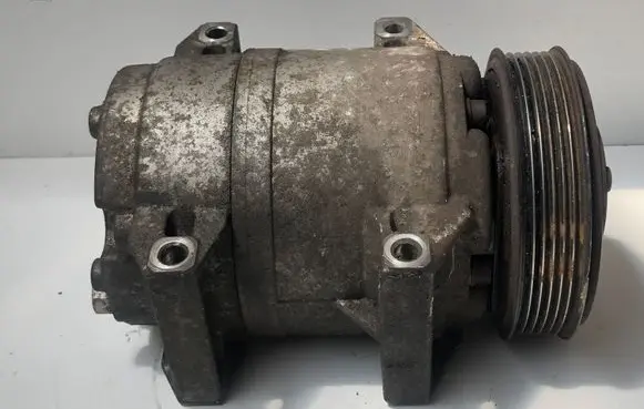 Volvo XC90 Air conditioning (A/C) compressor (pump) 8708581