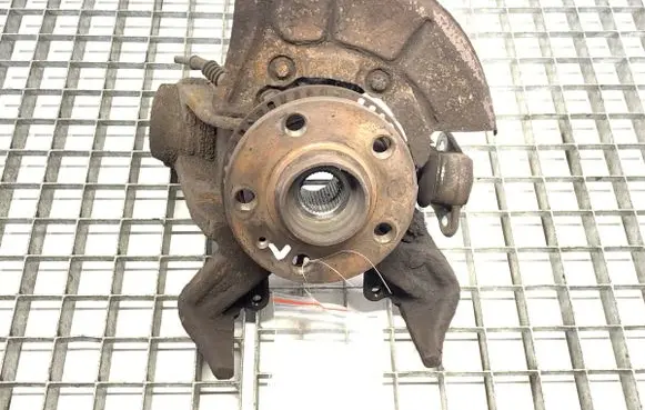 Front wheel hub spindle knuckle