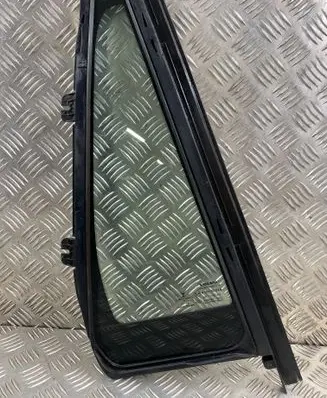 Rear vent window glass