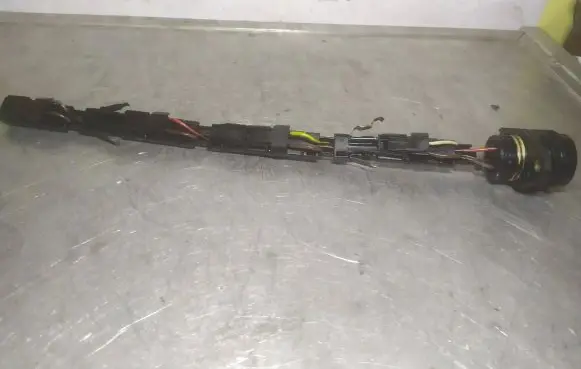 Volkswagen Golf V Fuel injector wires 038906231 9649551