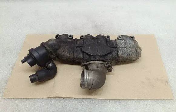 Volkswagen Golf II Intake manifold 068129713H 713H