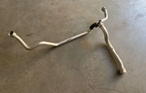 Engine coolant pipe/hose