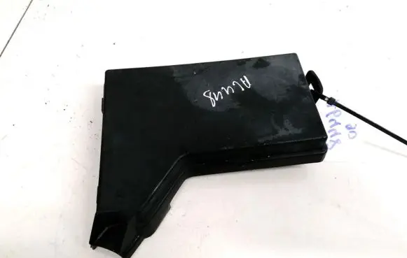 Nissan Qashqai Fuse box cover 319136438 24382JD00B