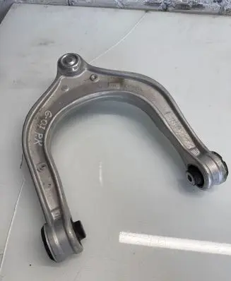 BMW X7 G07 Front upper control arm/wishbone 6883115