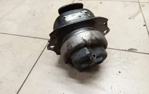 BMW X5 E70 Engine mount bracket P679541801