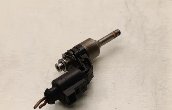 Volkswagen Golf Plus Fuel injector 03C906036E