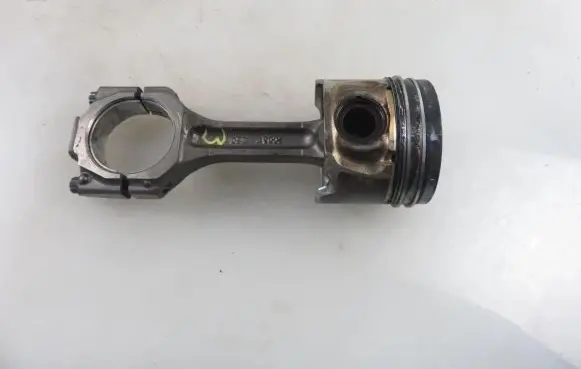 Opel Antara Piston with connecting rod 5520