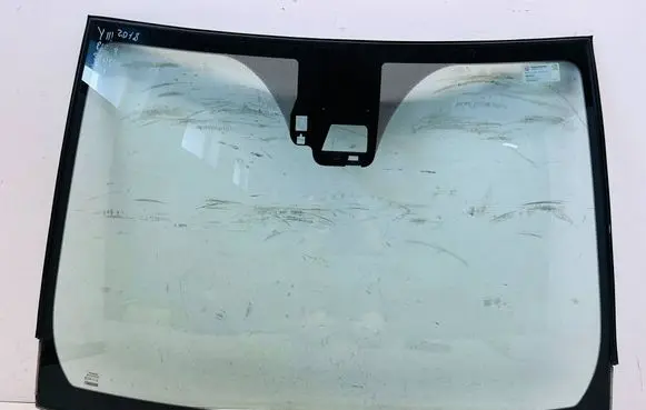 Toyota Yaris Front windscreen/windshield window 