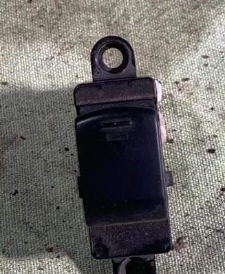 Nissan Micra Electric window control switch 6624