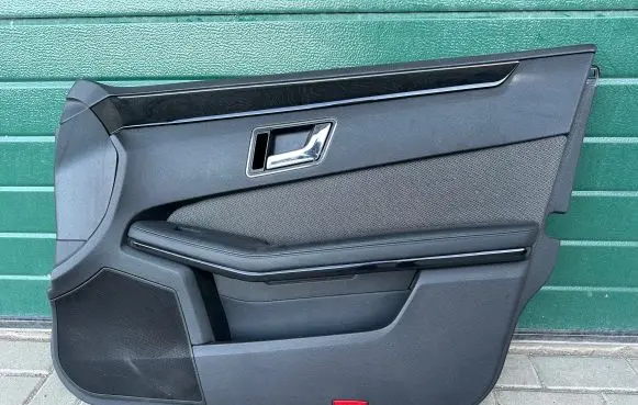 Mercedes-Benz E W212 Front door card panel trim 2127201670 16987899