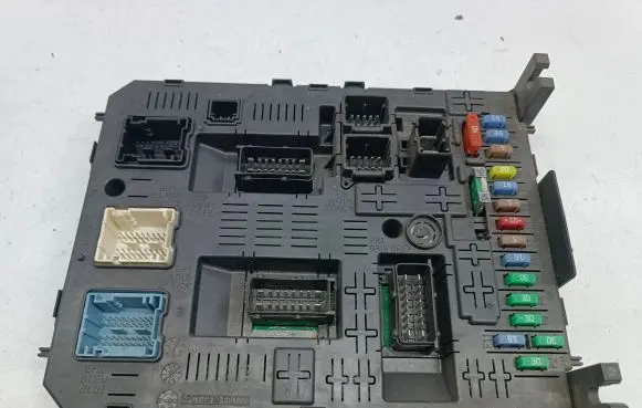 Citroen C4 I Fuse module 9666895780 281192496D 281197595