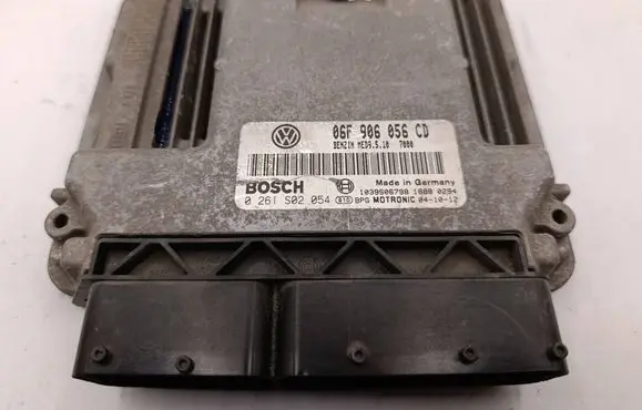Volkswagen Touran I Engine control unit/module 06F906056CD 1039S06798 0261S02054