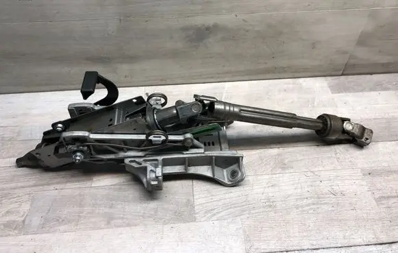 Volvo V60 Steering wheel axle 665681