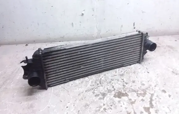 Opel Vivaro Intercooler radiator 91166035 7700312903G
