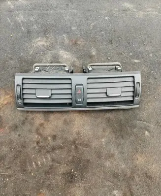 BMW X6 E71 Dash center air vent grill