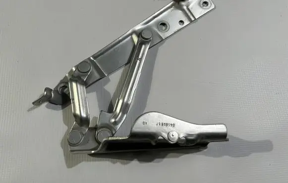 Dodge Challenger Tailgate/trunk/boot hinge 2574860