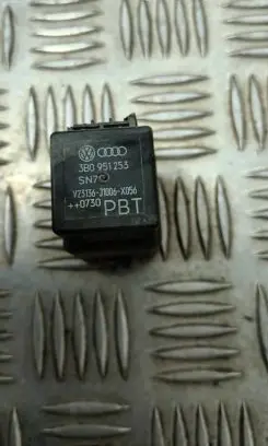 Volkswagen PASSAT B6 Other relay 3B0951253 V23136J1006X056