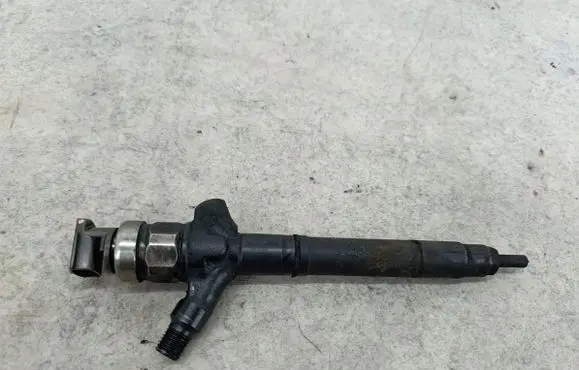 Toyota Auris 150 Fuel injector 236700R050
