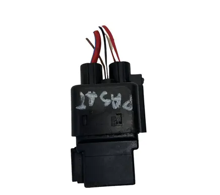 Volkswagen PASSAT B6 Glow plug pre-heat relay 3B0951253