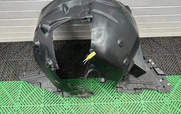 BMW M4 G82 G83 Front wheel arch liner splash guards 8070503