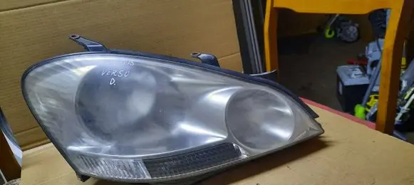 Toyota Avensis Verso Headlight/headlamp 9922681017