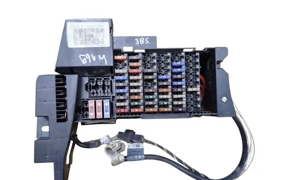 Ford Focus Fuse module 1695450540