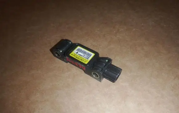 Mitsubishi Lancer Airbag deployment crash/impact sensor MN141335