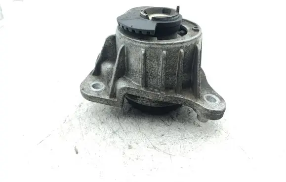 Mercedes-Benz Vito Viano W447 Engine mount bracket A4472410213 36782 ZGS005