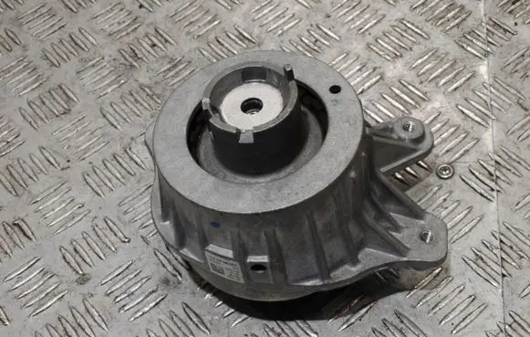 Mercedes-Benz C W205 Engine mount vacuum valve A2052406417