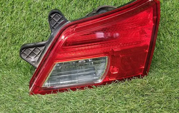Subaru Outback Tailgate rear/tail lights 13220072