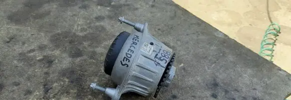 Mercedes-Benz C W205 Engine mount vacuum valve A2052406517