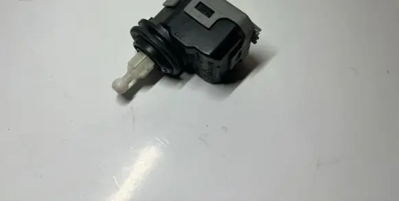 Headlight level adjustment motor