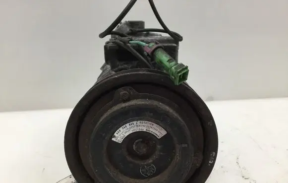 Volkswagen PASSAT B5 Air conditioning (A/C) compressor (pump) 8D0260808