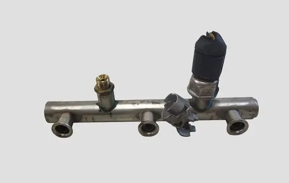 Audi Q5 SQ5 8R Fuel main line pipe 06E130089D